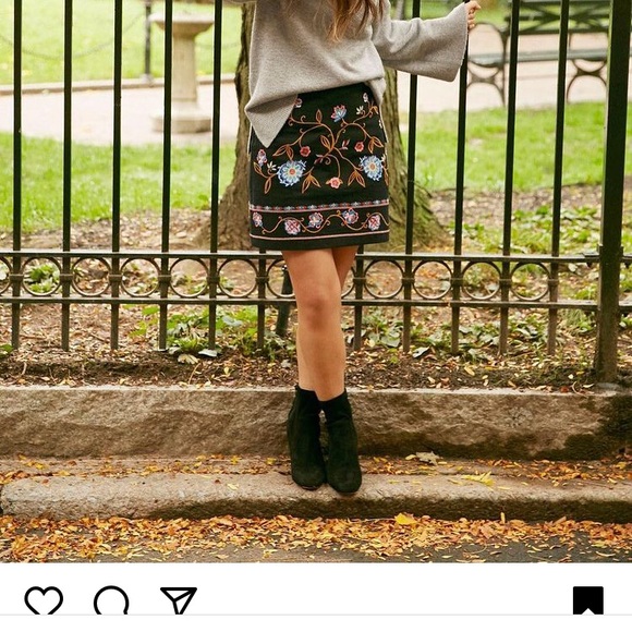 Loft Pattern Skirt - Picture 2 of 7